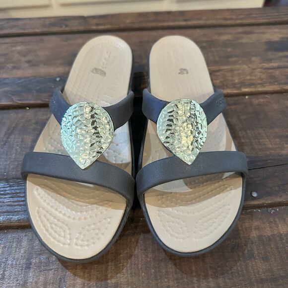 Crocs Sanrah Hammered Tear Drop  Sandal Women's Size 8 Espresso/Gold - Picture 1 of 6